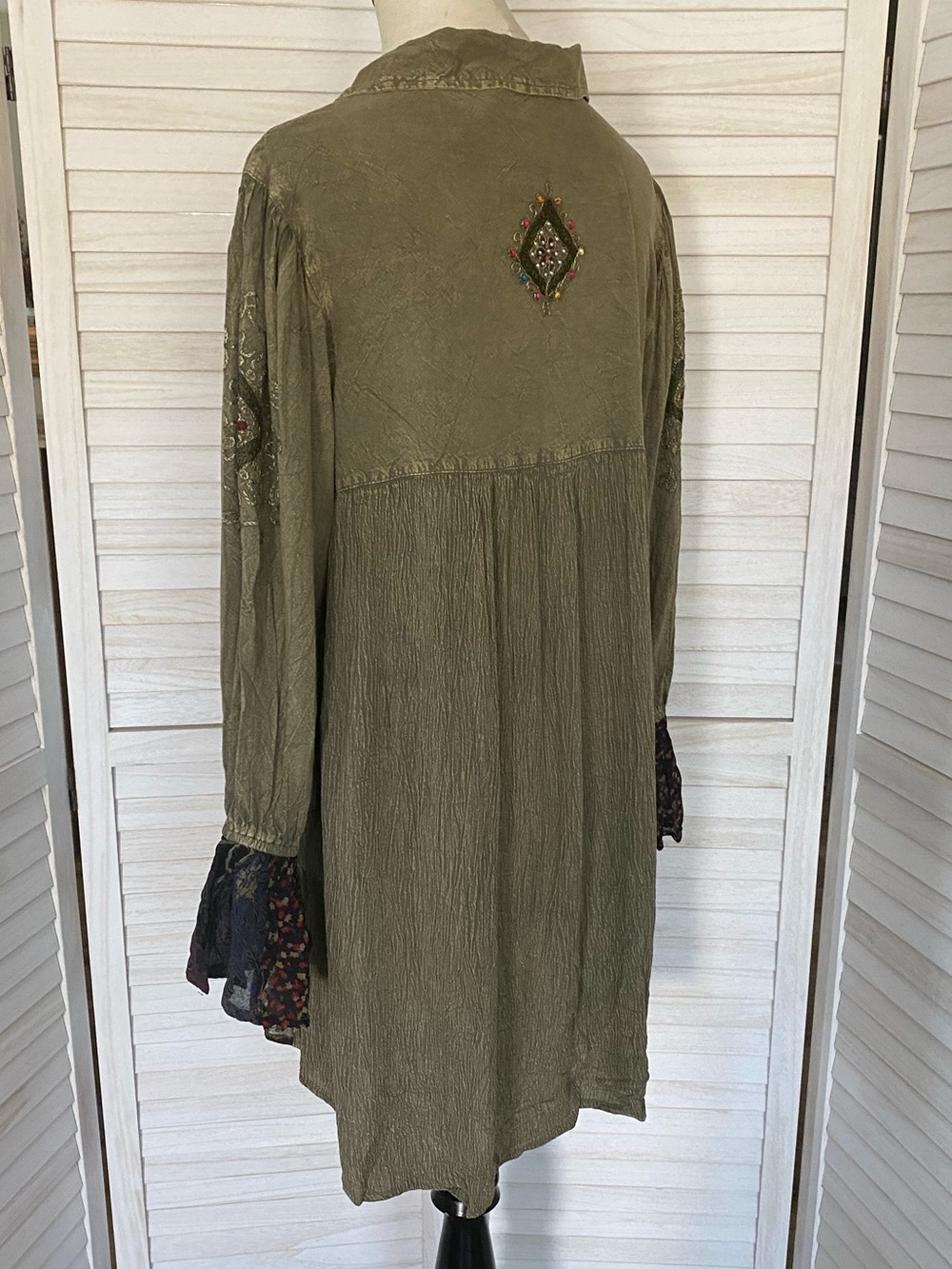 Young Threads Boho Olive Green Mixed Patterns Embellished Embroidered Top XL NWT - Picture 9 of 16